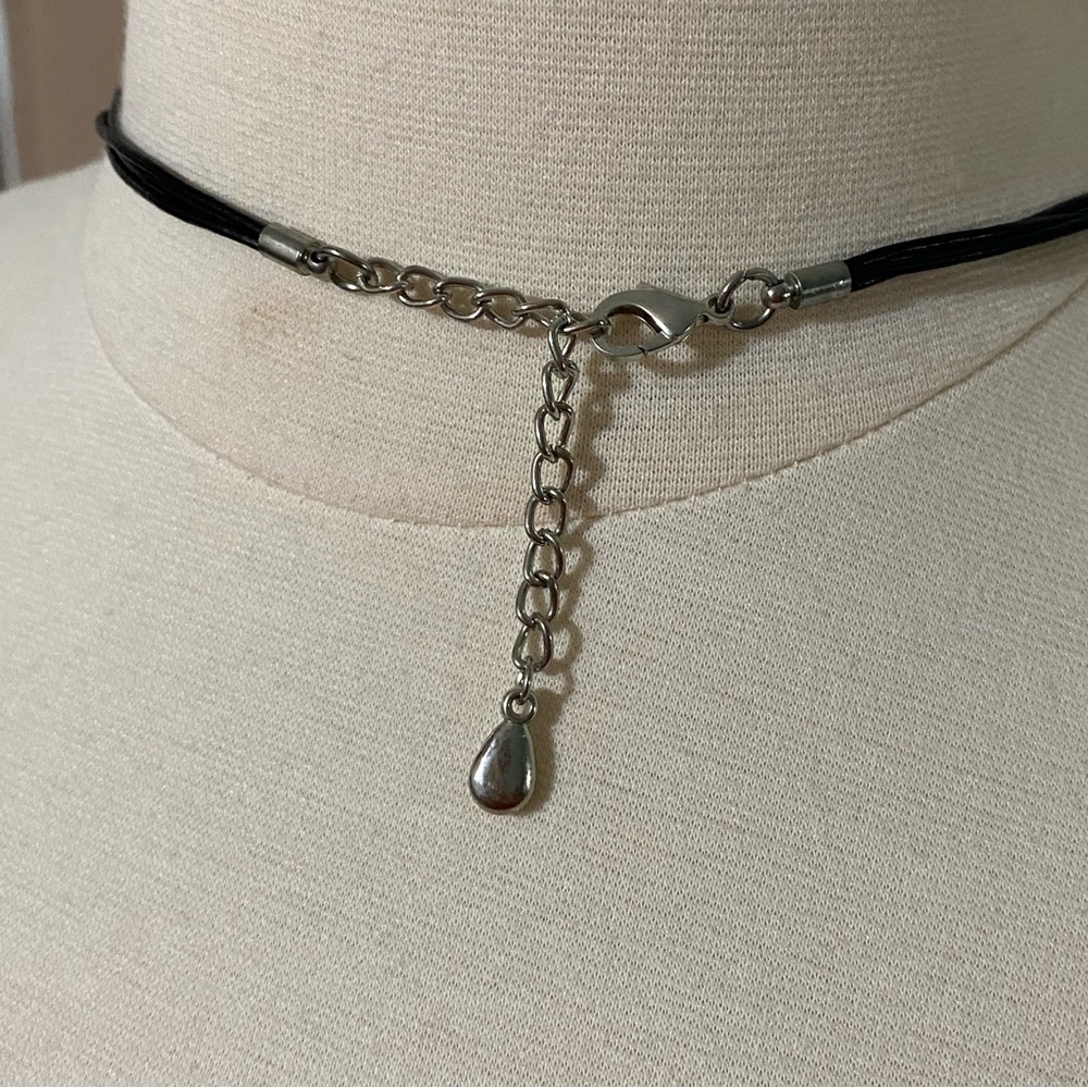 Black & Silver Arrow Necklace - Picture 4 of 4